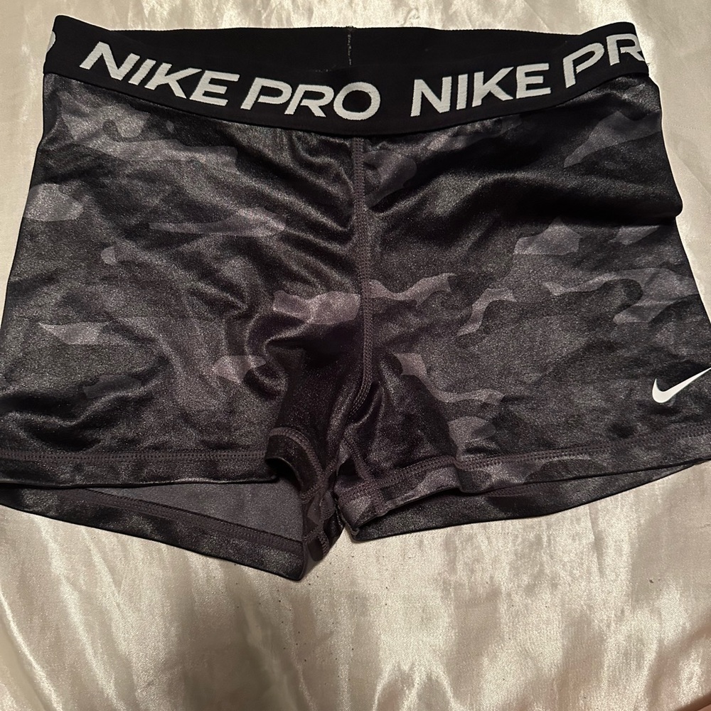 Women’s medium Nike Pros worn twice